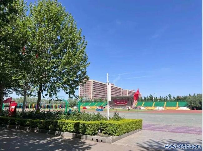 多名公职人员被举报2元买走8亿股权 学校风光背后的债务危机