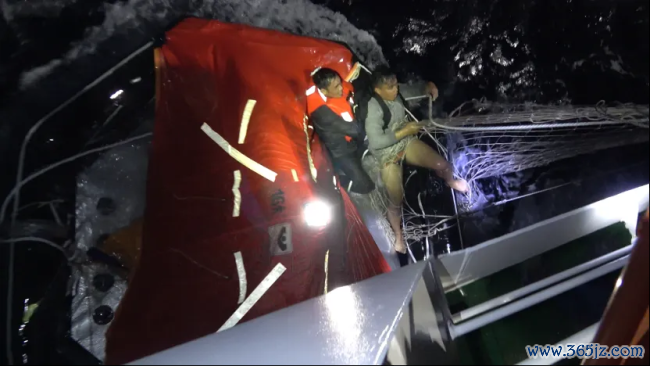 越南获救人员集体用中文感谢中国 彰显海上救援实力